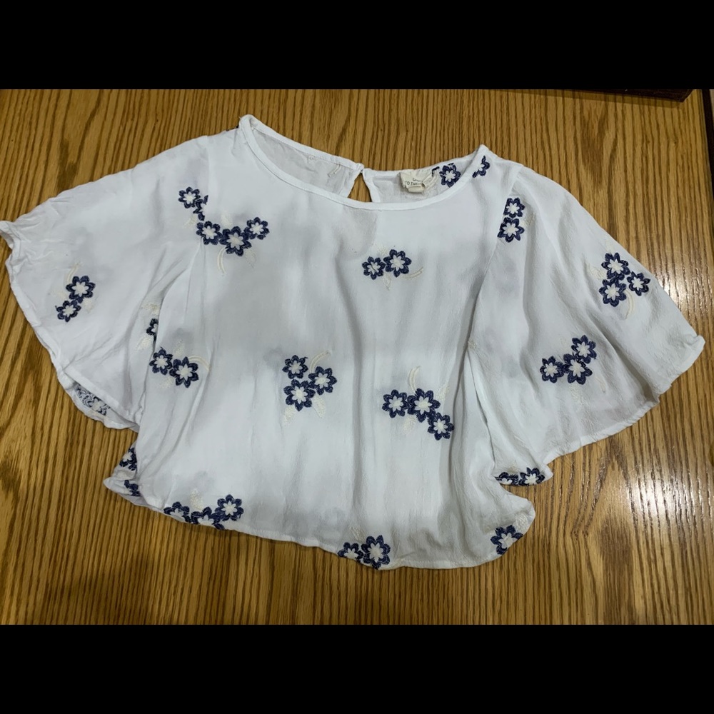 Caution to the Wind Top, size small, adorable crop!! So comfy, like new!